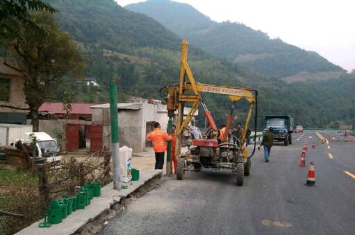 高速路護欄安裝圖