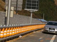 旋轉式防撞護欄