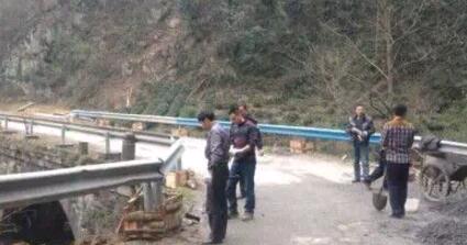 公路波形護(hù)欄安裝現(xiàn)場