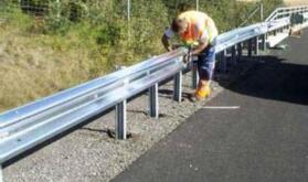 波形護欄立柱安裝