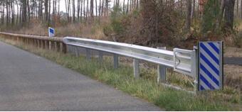 高速公路波形梁護欄碰撞仿真研究