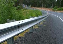 公路三波形梁鋼護(hù)欄