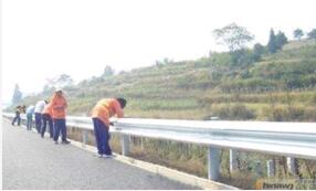 波形梁鋼護欄施工時的注意事項