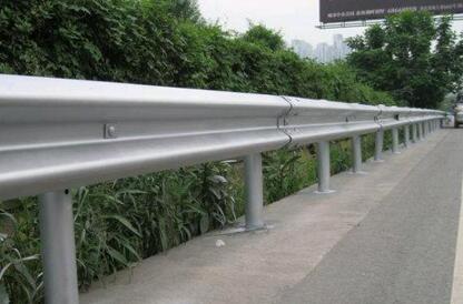 公路波形護欄板和聲屏障的不同作用