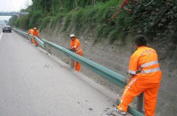 公路波形護欄板安裝