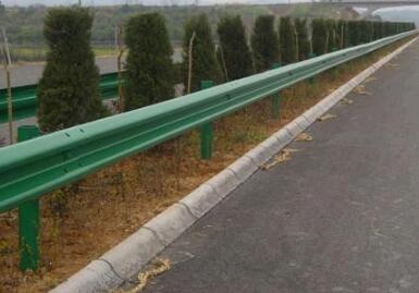 波形板護欄工程