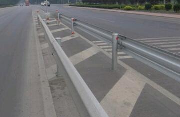 公路波形護欄板