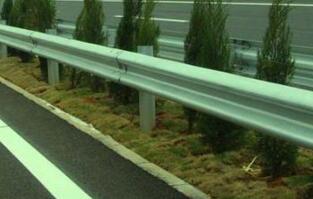 公路護欄