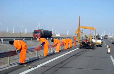 公路護欄保養維護