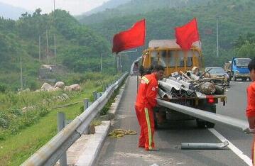 波形護欄板安裝