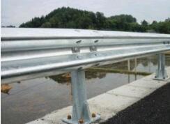 波形護欄板損壞