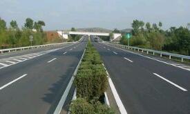 德上高速進入最后驗收階段 波形護欄板合格