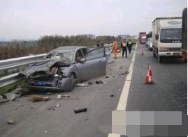 罐車(chē)撞波形護(hù)欄