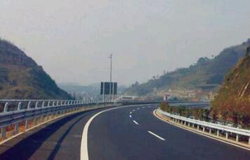 波形護欄板廠家曬各國高速公路收費標準