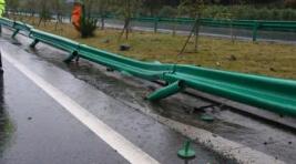 波形護欄被撞壞修復