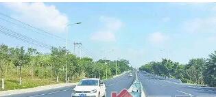 各方正抓緊時間推進波形護欄、標志、標線等附屬設施的進度