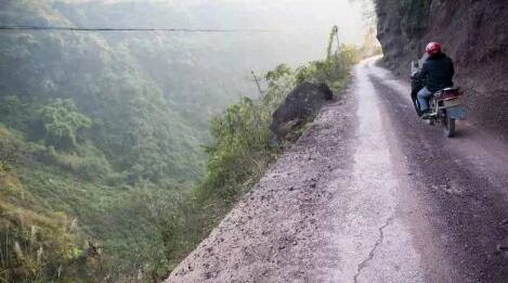 安裝公路波形防護欄路段情況