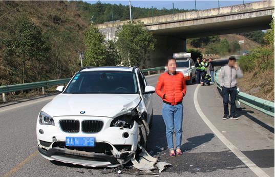 (肇事車輛和駕駛人。)