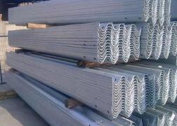 環境整治對波形護欄板價格的影響