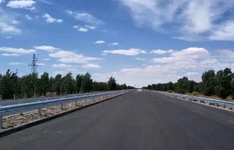 新波形護欄板施工