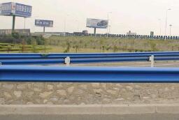 噴塑波形護(hù)欄板