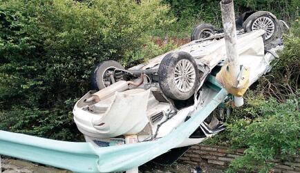 高速公路護(hù)欄安全事故