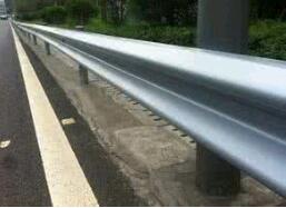 波形護欄板的優點特征