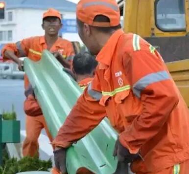 再開(kāi)始安裝新的護(hù)欄