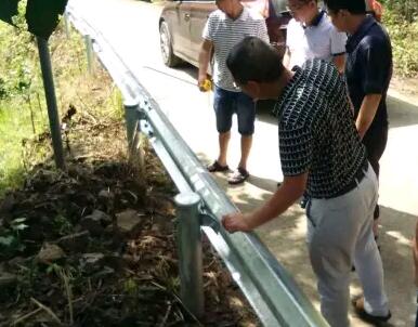 安全帶”波形護(hù)欄